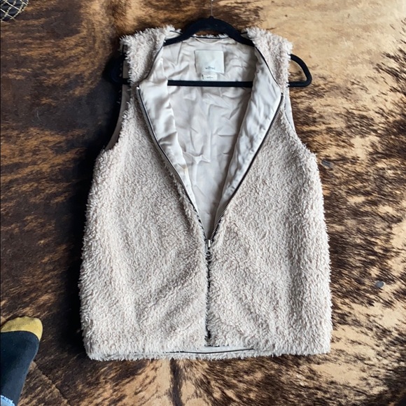 Cream Wilfred Faux-Fur vest - Picture 2 of 4